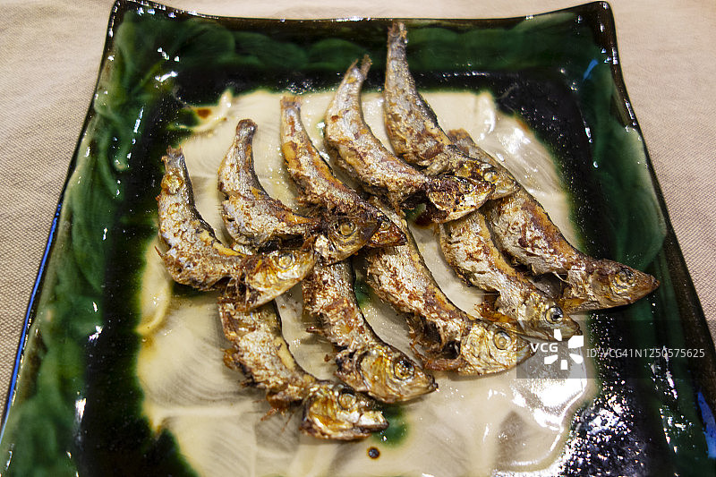 烤小鲱鱼，日本传统食物图片素材