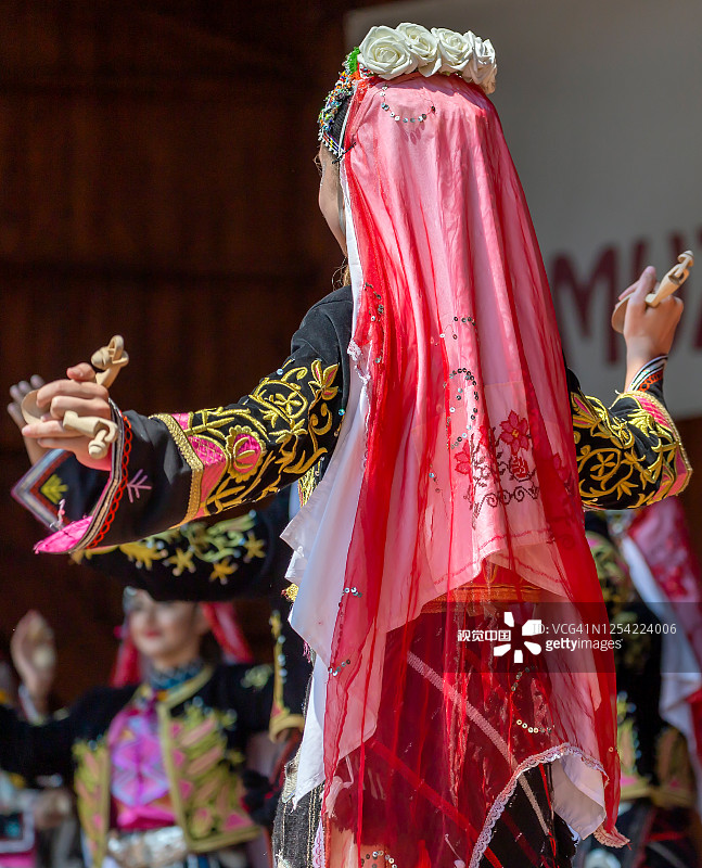 穿着传统服装的土耳其女舞者图片素材