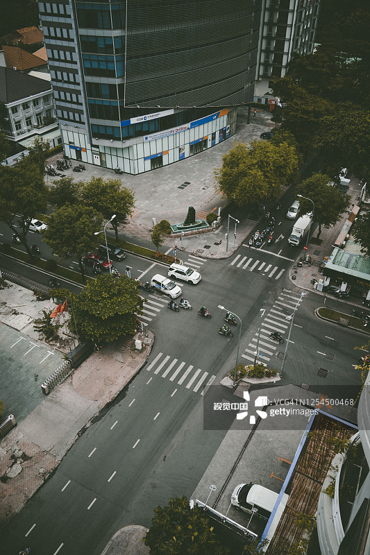 西贡(胡志明市)的街道，交通在胡志明市的十字路口图片素材