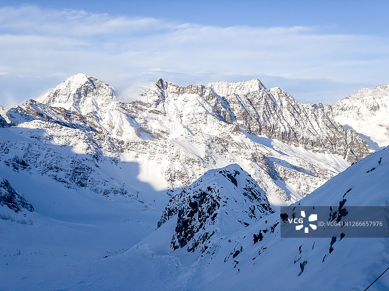 奥地利蒂罗尔斯图拜冰川上的滑雪胜地图片素材