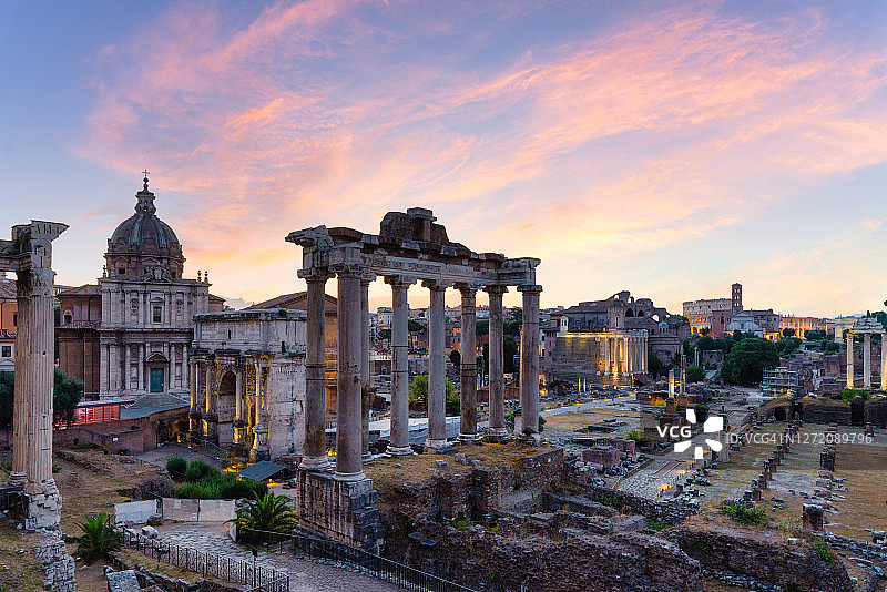 Fori Imperiali(罗马论坛)，古罗马帝国的废墟和竞技场的背景。罗马、拉齐奥、意大利图片素材