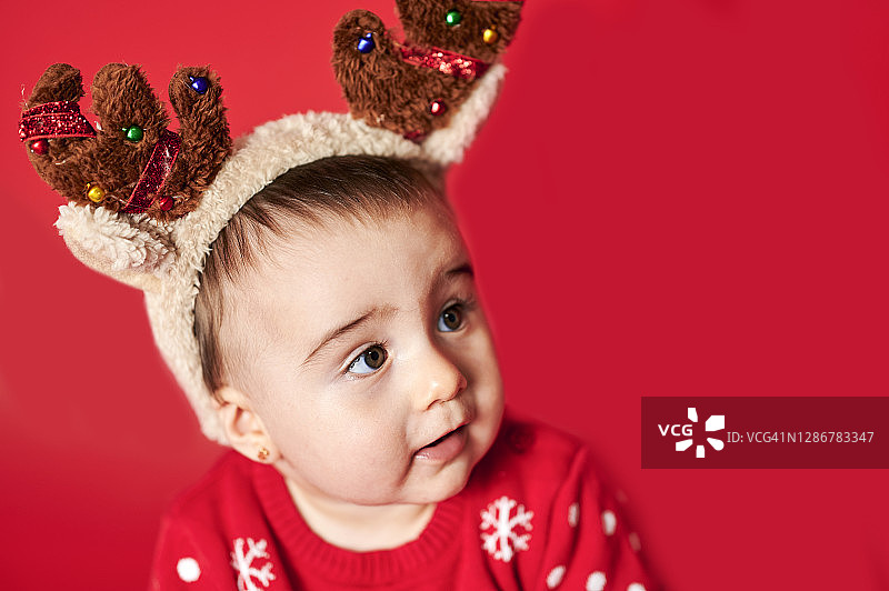 婴儿肖像与圣诞帽图片素材