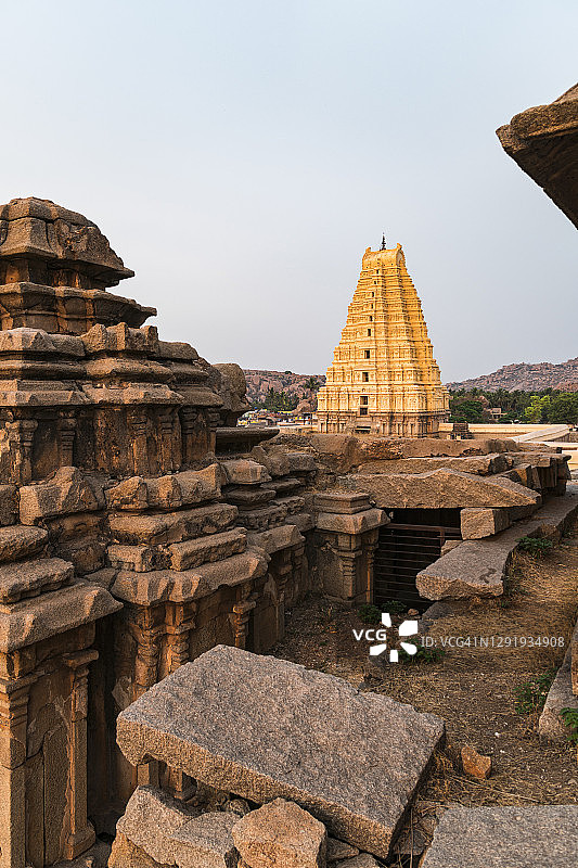 印度，卡纳塔克邦，汉比，古老的virupakshatple建筑图片素材