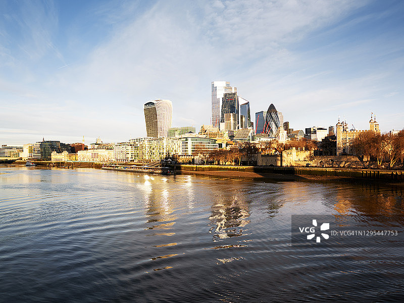 日出时的伦敦城市天际线图片素材