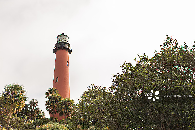 红木星灯塔在木星，佛罗里达州在2021年1月的中午图片素材