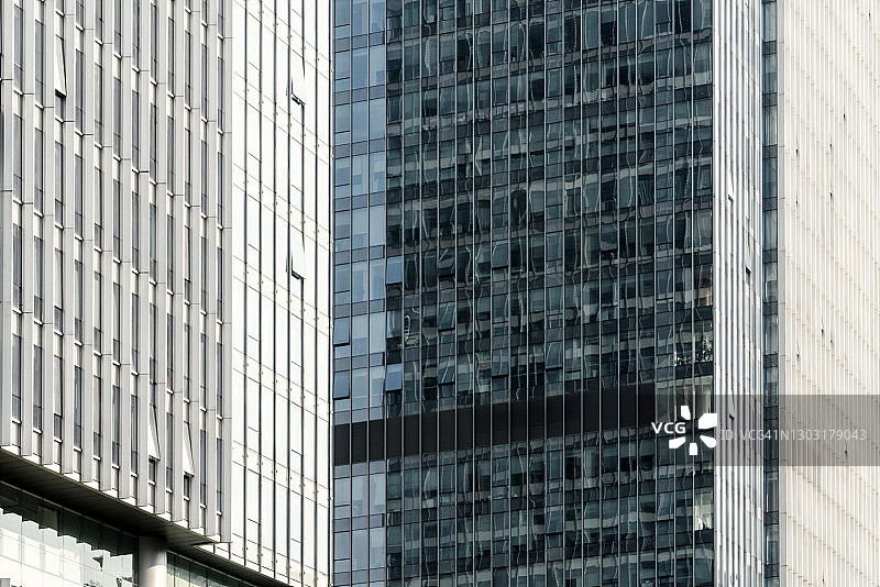 商业区内的现代金融建筑图片素材