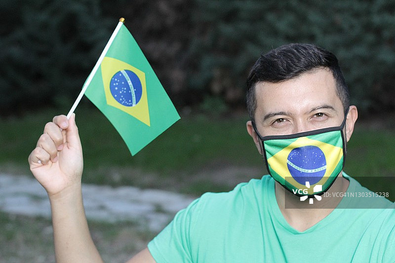 一名爱国的巴西男子戴着防护面具图片素材