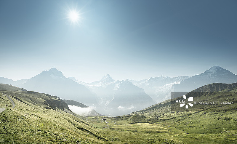 格林德沃山谷，瑞士第一山的山顶图片素材