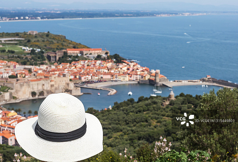 地中海附近村庄的太阳帽(Collioure/ Cote Vermeille，法国)图片素材