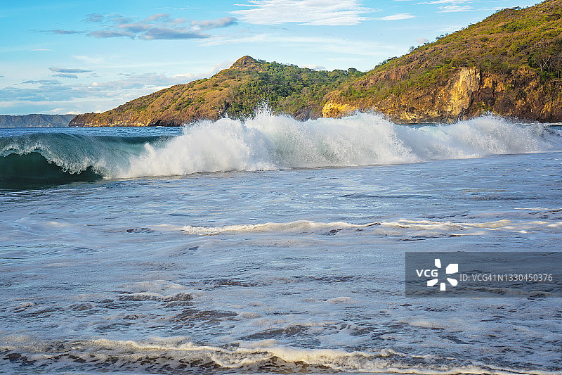 美丽的阳光下午在瓜纳卡斯特海滩-哥斯达黎加图片素材