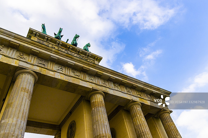 德国柏林，勃兰登堡门上的Quadriga雕塑图片素材