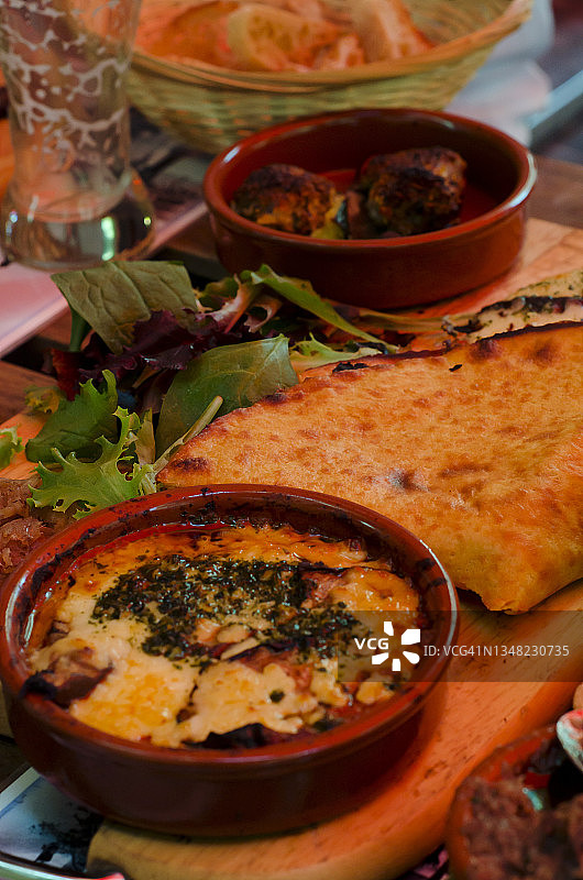 传统的Niçoise Socca和tapas食物，在法国老城尼斯图片素材