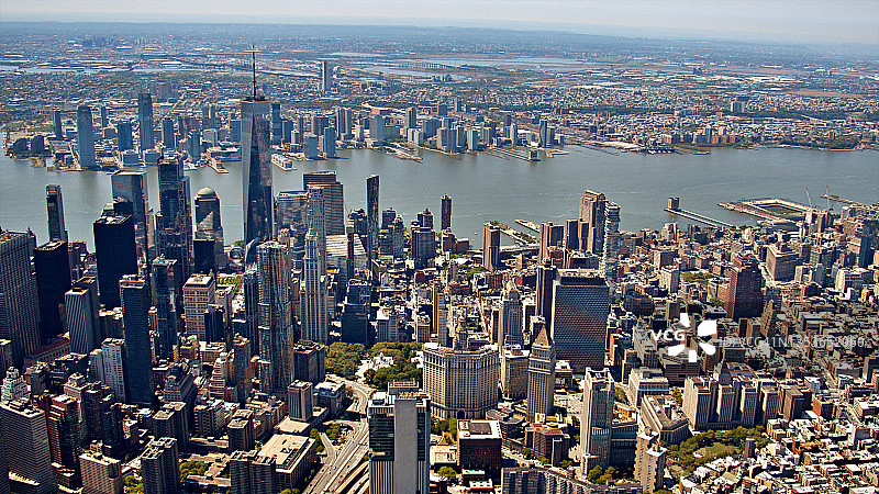 曼哈顿金融区鸟瞰图。世贸中心图片素材