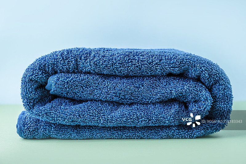 蓝色干净浴巾，美容按摩spa图片素材