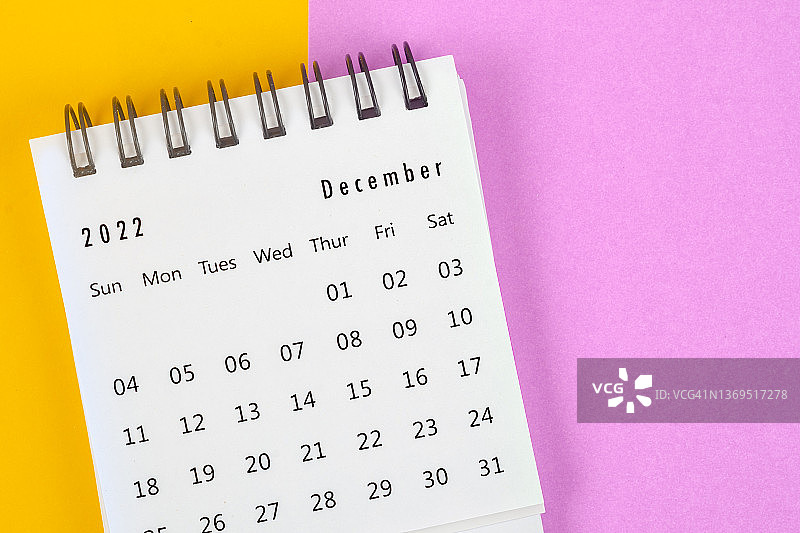 12月是组织者计划和提醒在双色纸背景的月份。商业计划预约会议概念图片素材