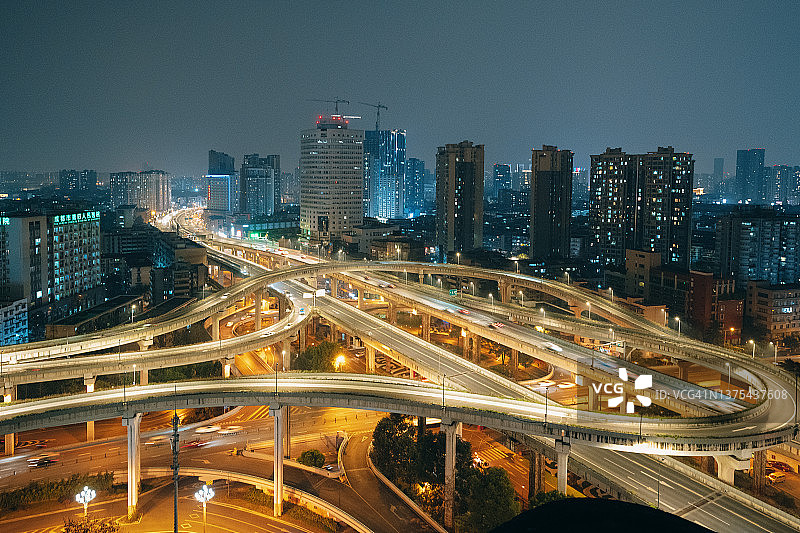 夜晚的城市现代立交桥图片素材