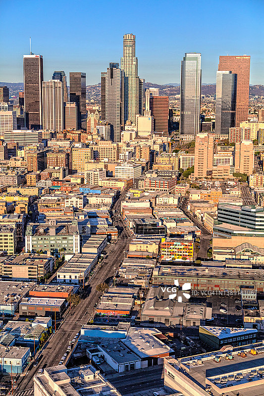 从空中俯瞰洛杉矶摩天大楼图片素材