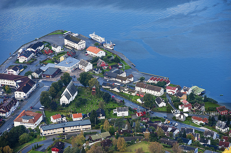 挪威峡湾的一个定居点的鸟瞰图图片素材