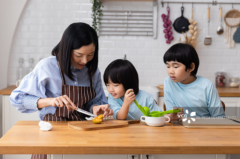 亚洲家庭烹饪健康食品，冰沙图片素材