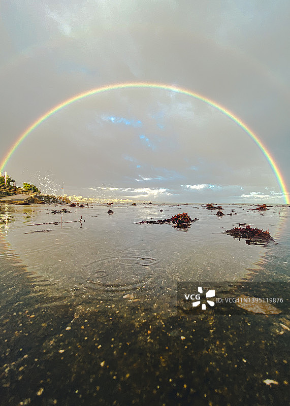 卡斯凯的彩虹和它的倒影图片素材