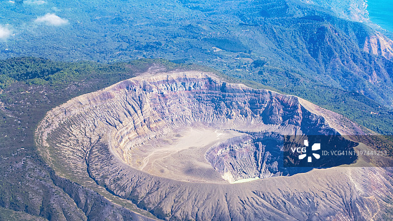 萨尔瓦多圣安娜火山口的鸟瞰图图片素材