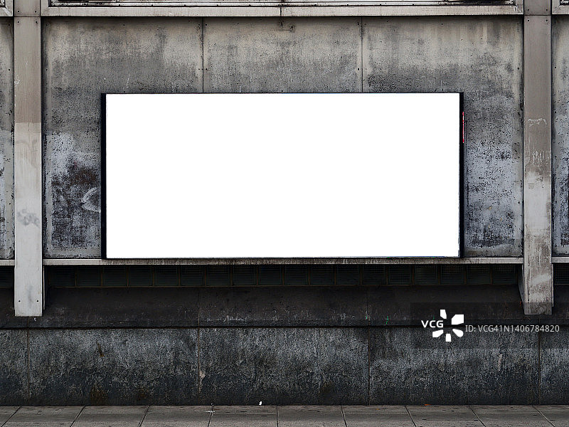 瑞士日内瓦，有人行道的混凝土墙上的白色和空的广告板图片素材