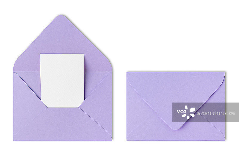 淡紫色的信封被隔离在白色的背景上图片素材