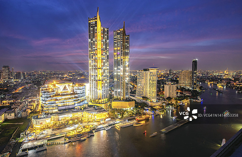 曼谷城市。曼谷商业区的夜景。在《暮光之城》图片素材