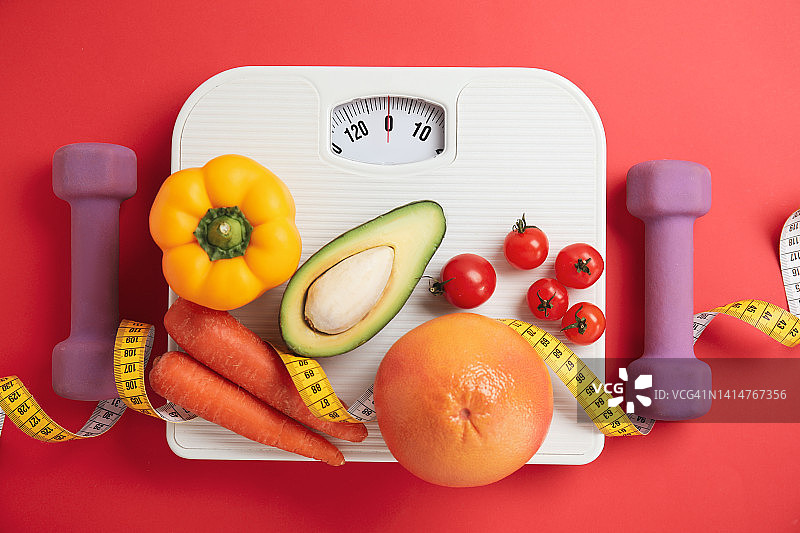 平铺组合，红色背景为鳞片和健康食品图片素材