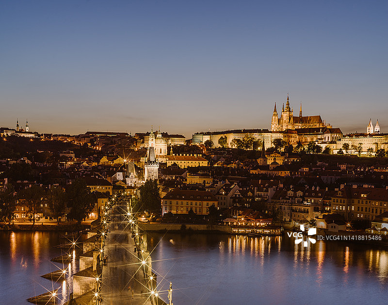 捷克布拉格的夜景图片素材