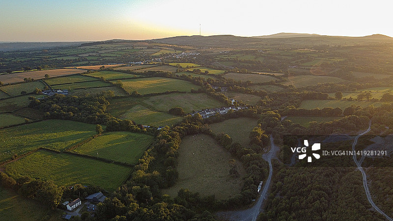 无人机拍摄的威尔士日落景观图片素材