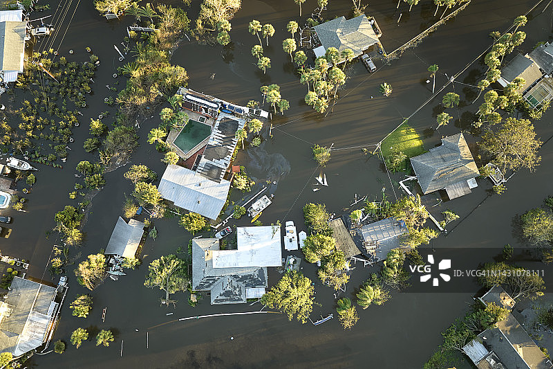 飓风伊恩淹没了佛罗里达居民区的房屋。自然灾害及其后果图片素材
