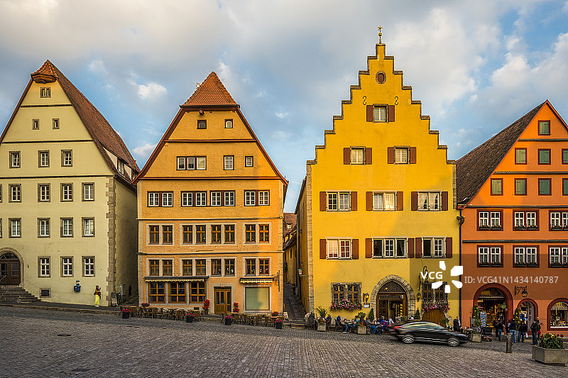 德国巴伐利亚州罗滕堡河畔五颜六色的房子图片素材