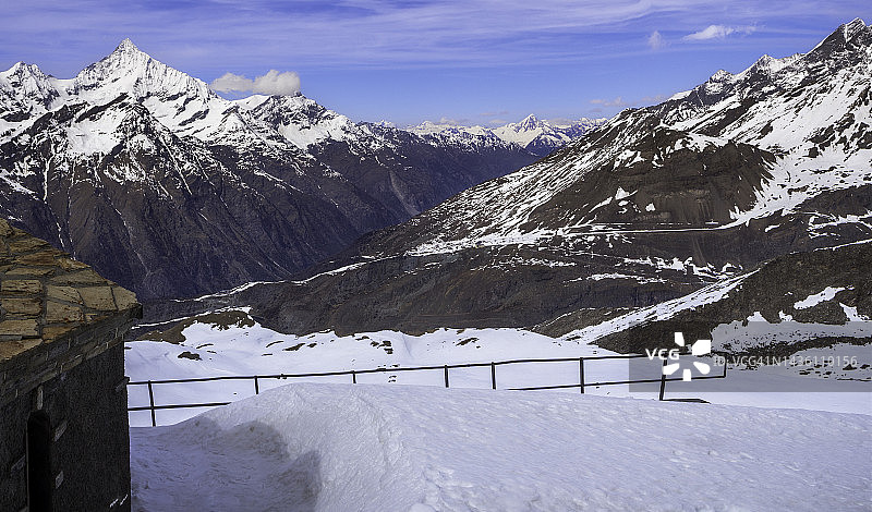 瑞士阿尔卑斯山脉的雪峰，位于瑞士戈内格拉特。图片素材