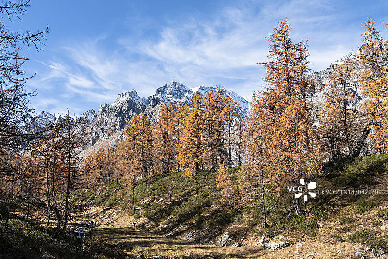 阿尔卑斯山的秋天图片素材