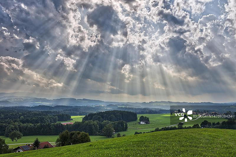 阳光，伊尔申贝格，巴伐利亚，德国图片素材