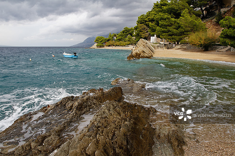 克罗地亚布雷拉镇海滨的一个碎片。亚得里亚海沿岸。图片素材