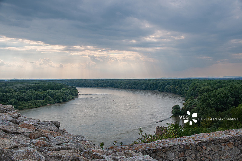 斯洛伐克布拉迪斯拉发德文城堡的多瑙河图片素材