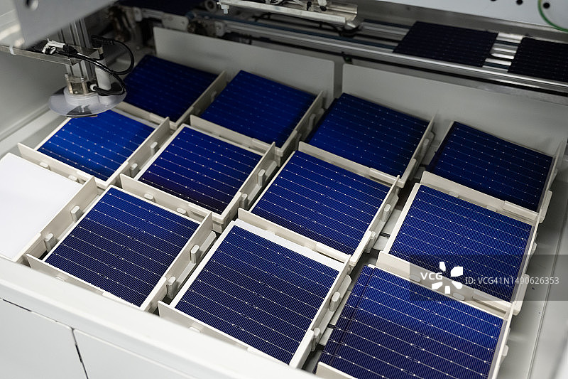 现代高科技产业太阳能光伏发电板生产线图片素材