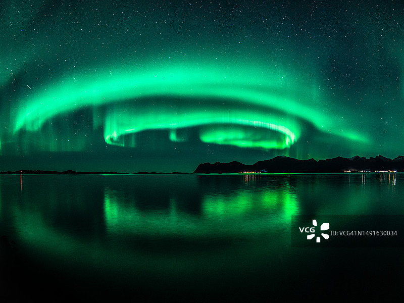 北极光壮观:标志性的北极光照片图片素材