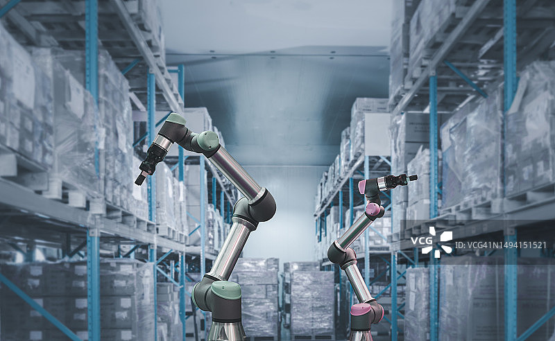 技术机器人手臂在仓库分配工作图片素材