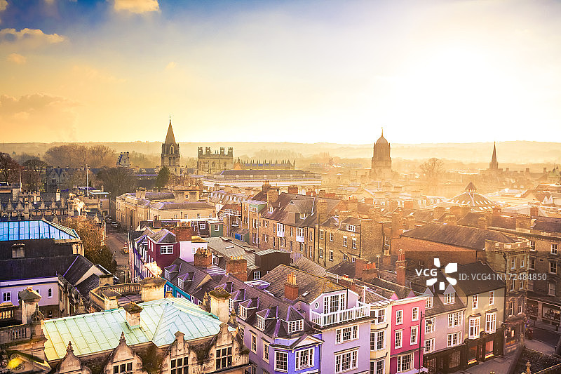 英国日落时俯瞰牛津城图片素材