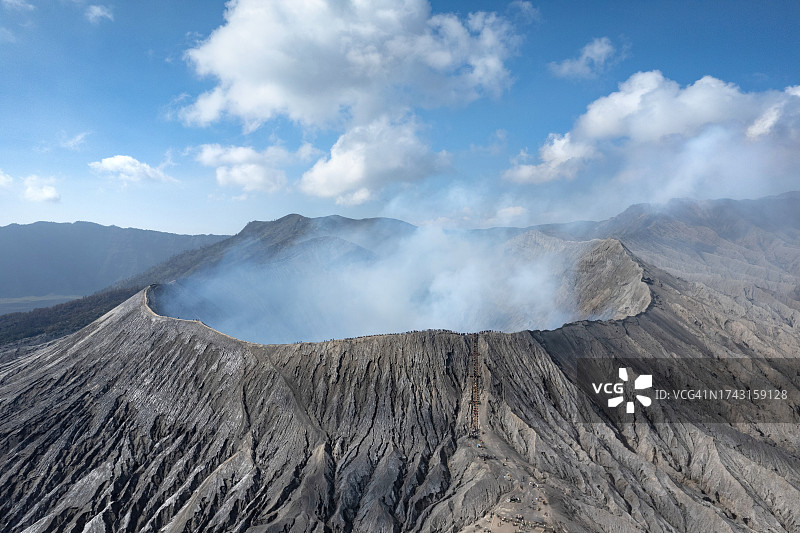 布罗莫火山的火山口边缘图片素材