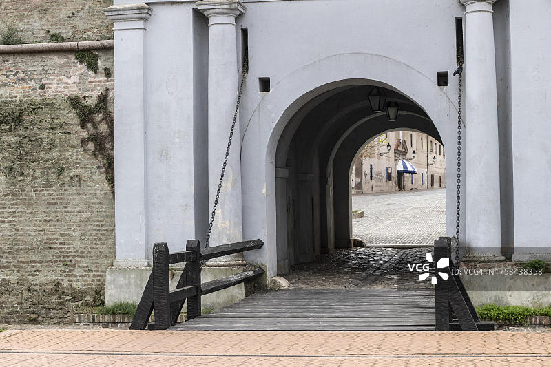 堡垒，吊桥，奥西耶克，克罗地亚图片素材