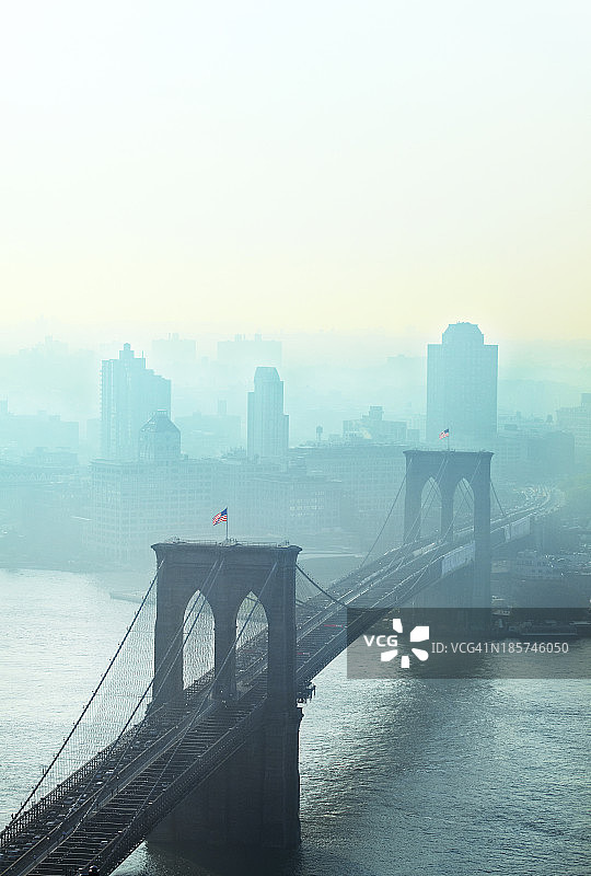 布鲁克林大桥的黎明图片素材