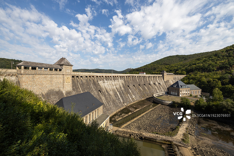 带有水力发电站的Edersee大坝(德国黑森州Waldeck-Frankenberg)图片素材