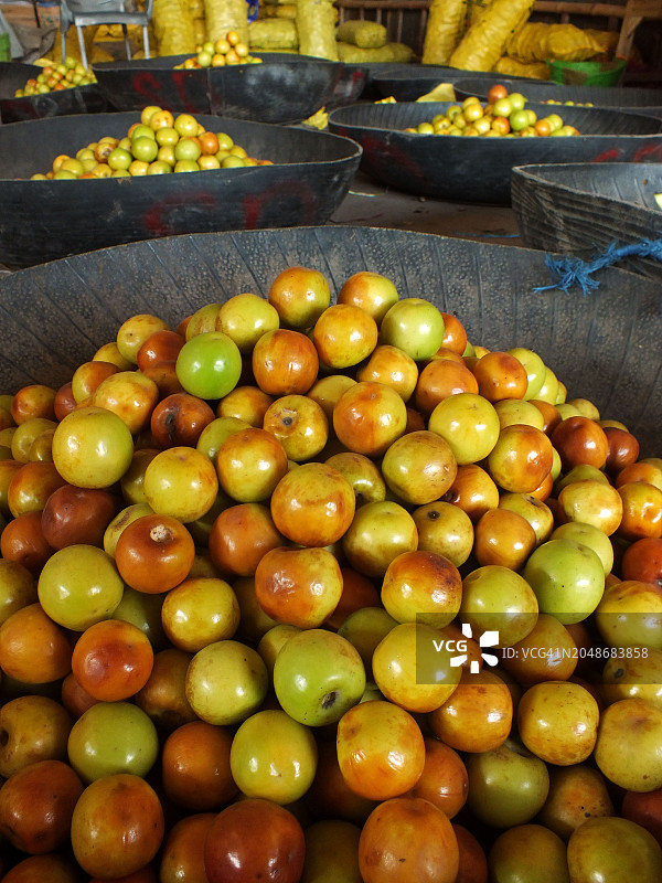 卡拉奇蔬菜和水果市场正在进行商业活动图片素材