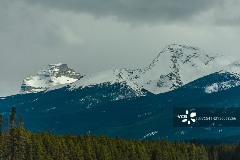 加拿大落基山脉的景色图片素材