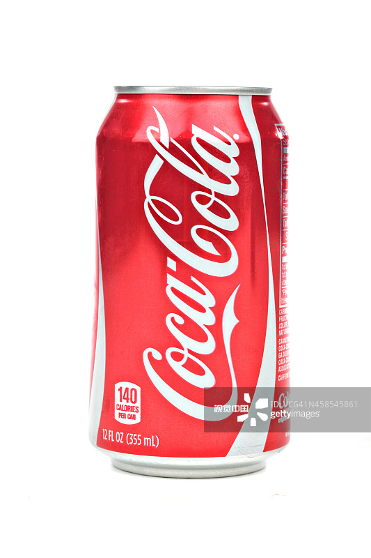 孤立的可口可乐罐在白色的背景图片素材
