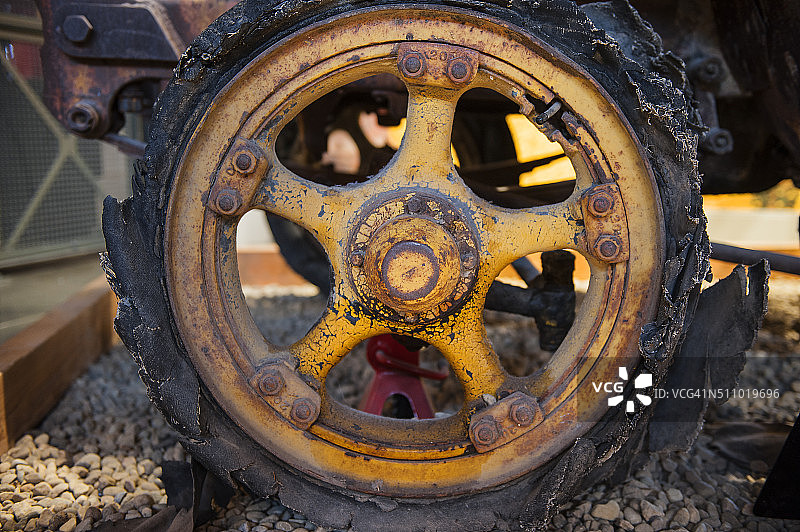 古董轮胎及轮毂图片素材